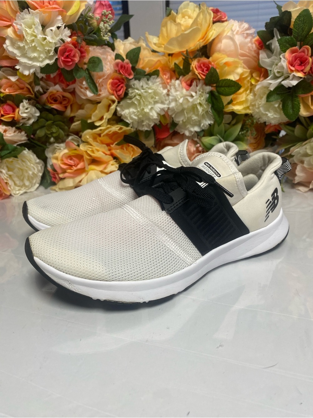 New Balance Nergize DynaSoft Slip-On Walking Shoes White Black Women’s 8.5B